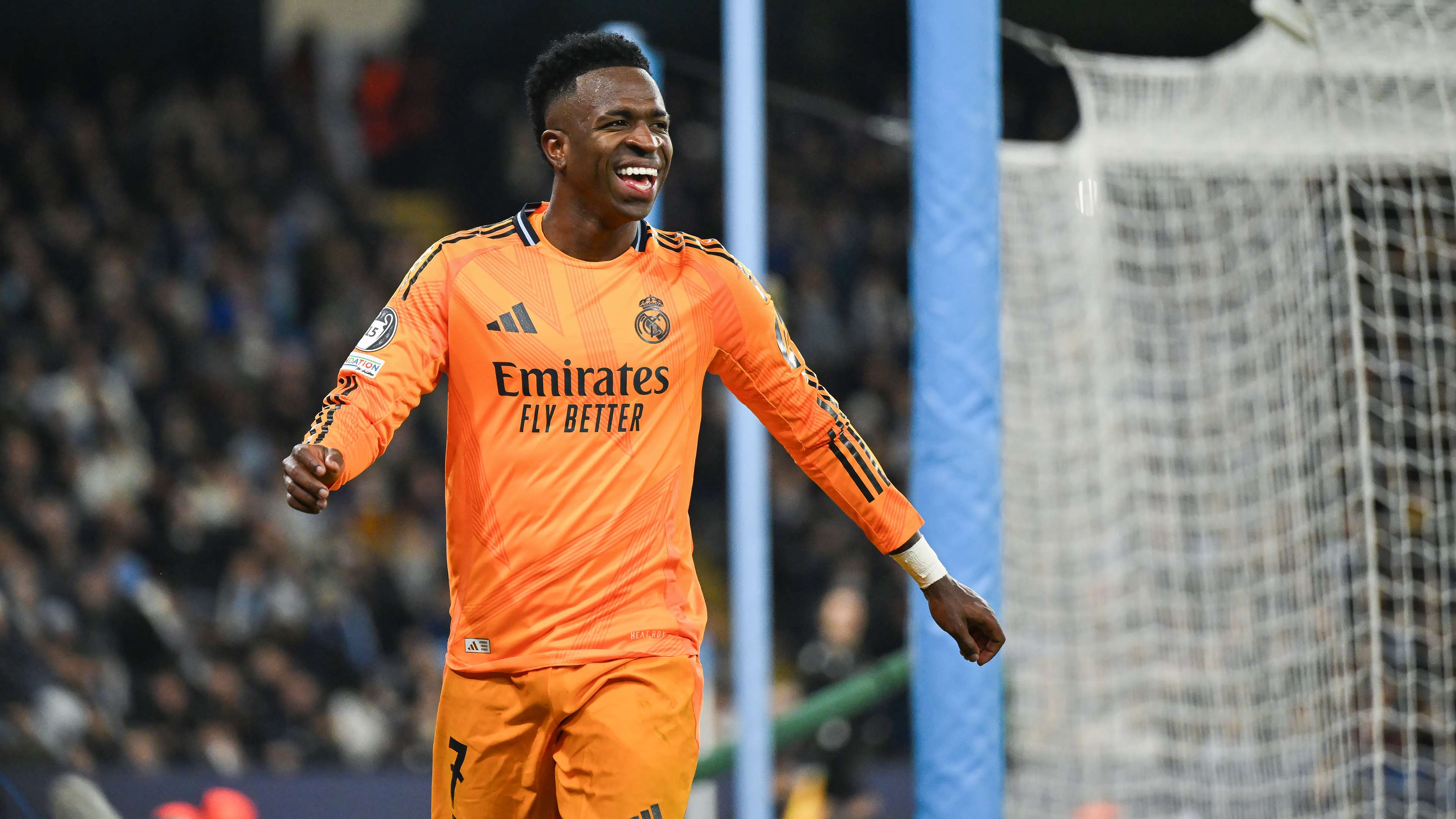 2023国际足联女足世界杯奖杯巡展上海站举行，马晓旭张馨揭幕奖杯